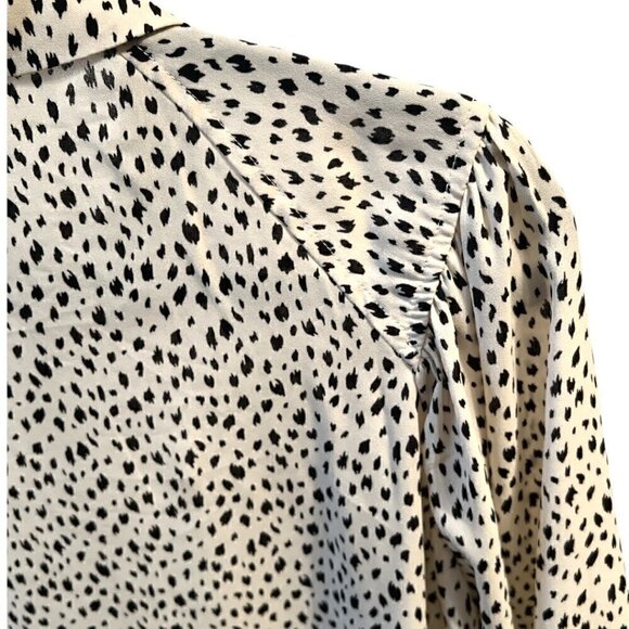 Women's Pleione Patterned Silky Button Down Cream and Black Printed Blouse Sz M - Picture 4 of 7